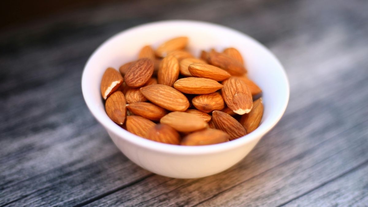 Bol d'amandes riches en magnésium